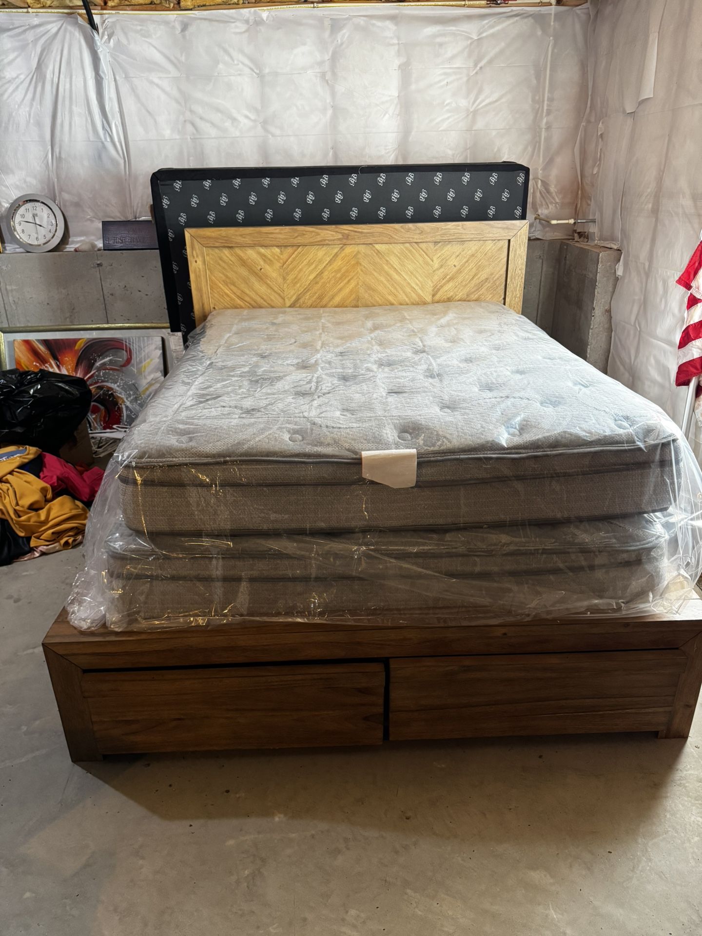 Queen Bedroom Set – Beautiful Condition