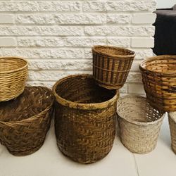 set of 8 wicker baskets different sizes and color