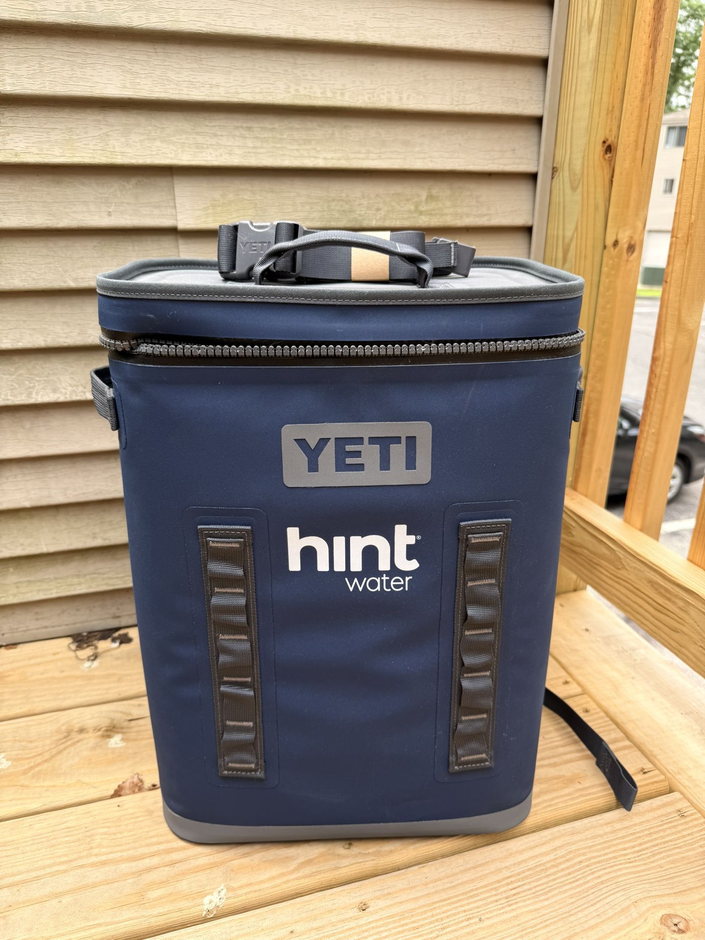 Yeti Hopper Backflip 24 Backpack Cooler, Blue, Like New