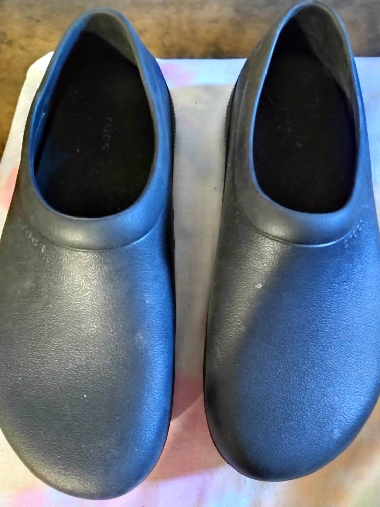 Crocs Slip-ons. Men / Women