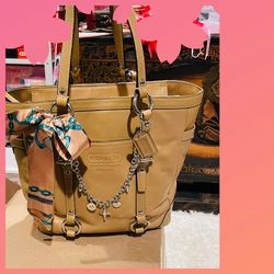 Coach Legacy Leather Tote – Tan / Camel – Excellent Condition