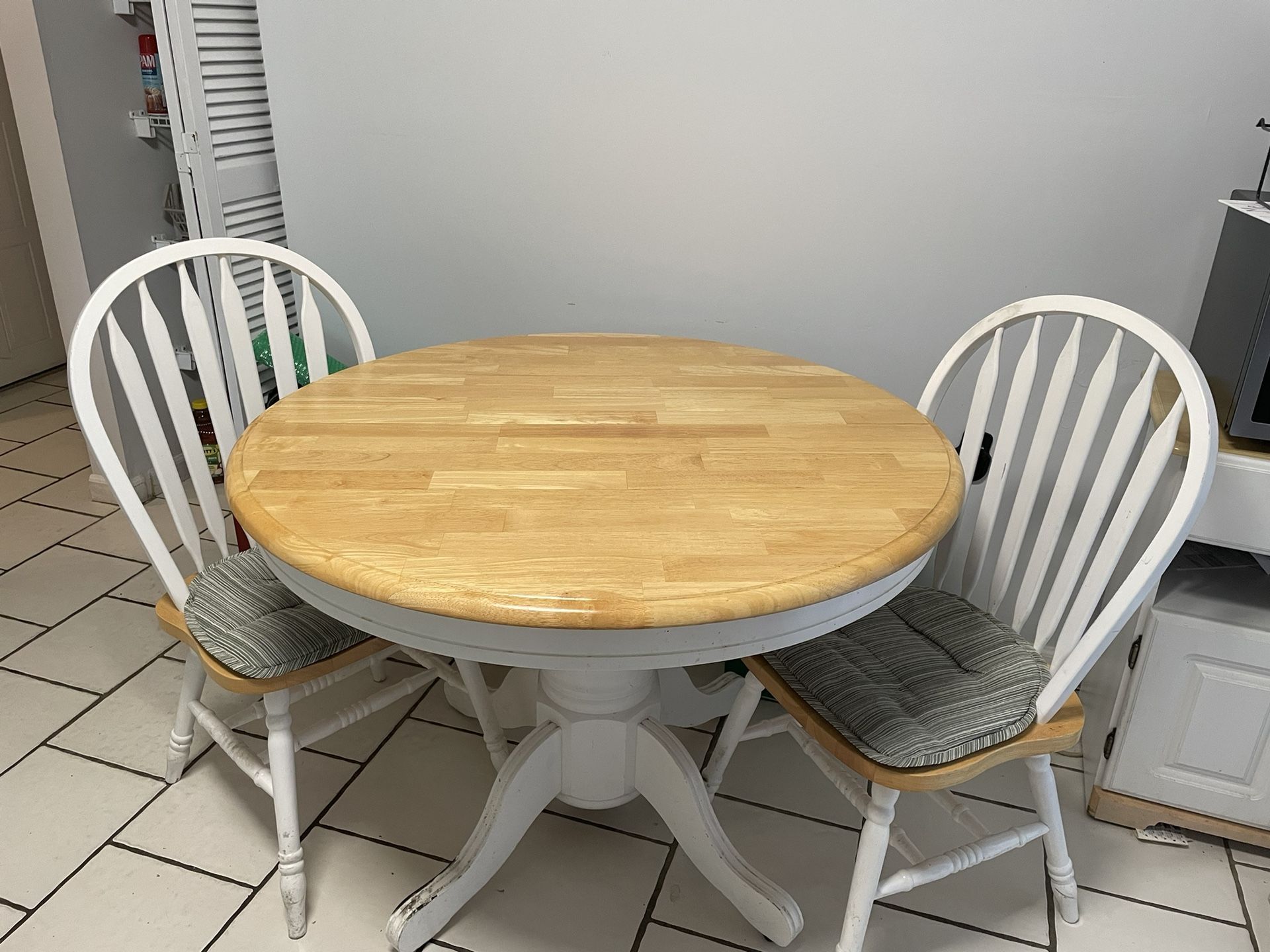 Expandable Wooden Table