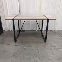 Langfang Baisinuo Furniture Wood-Look and Black Metal Desk