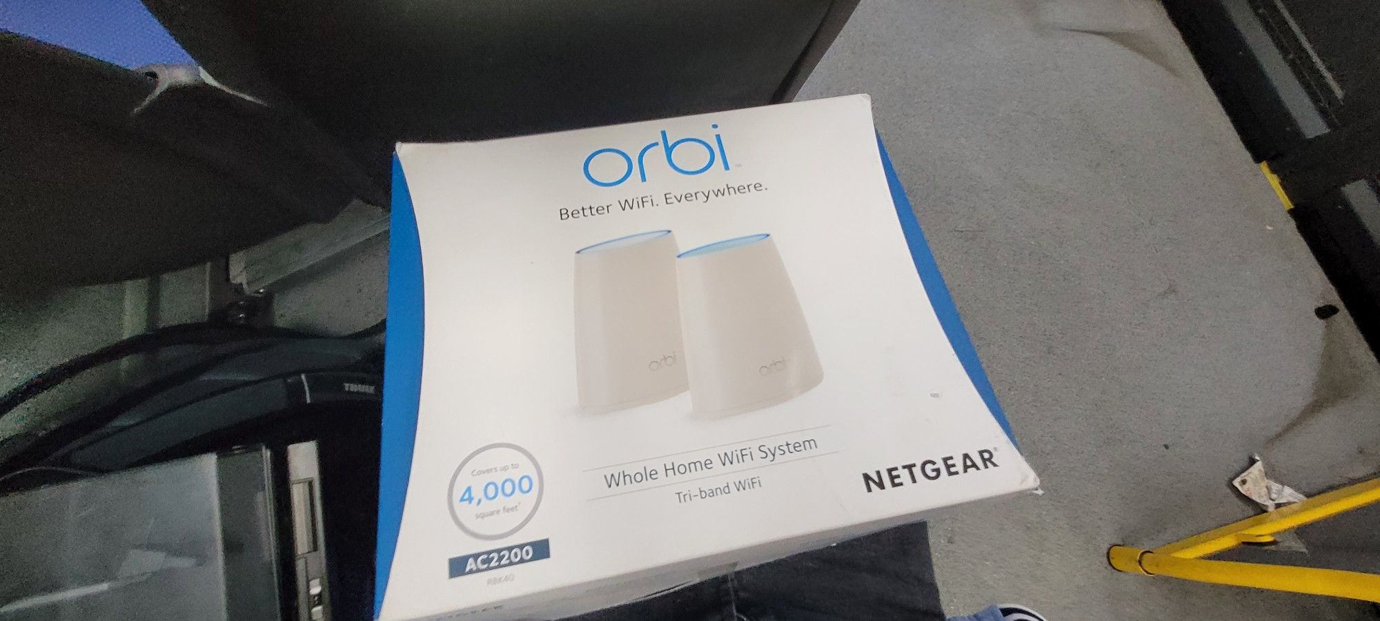 RBK40
RBK40 — Orbi AC2200 Tri-band WiFi System