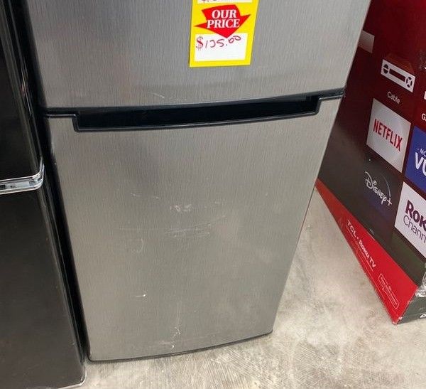 Magic Chef HMDR450SE mini Fridge