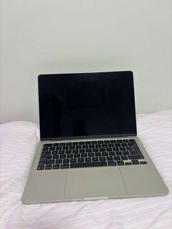 Apple Macbook Air 13inch laptop — M4 Chip 16GB 256 GGB SSD — starlight
