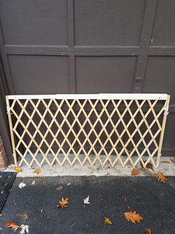 Wooden gate adjustable to 58 inches