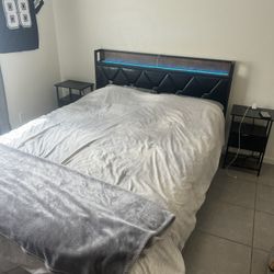 Queen bed set and nightstands