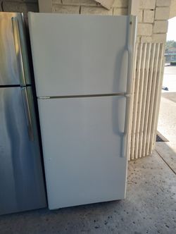 GE Refrigerator Freezer Almond Color