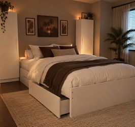 Full Size White Bed