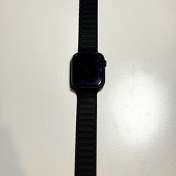 Apple Watch Series 7 w/ USB Charging Cable 
