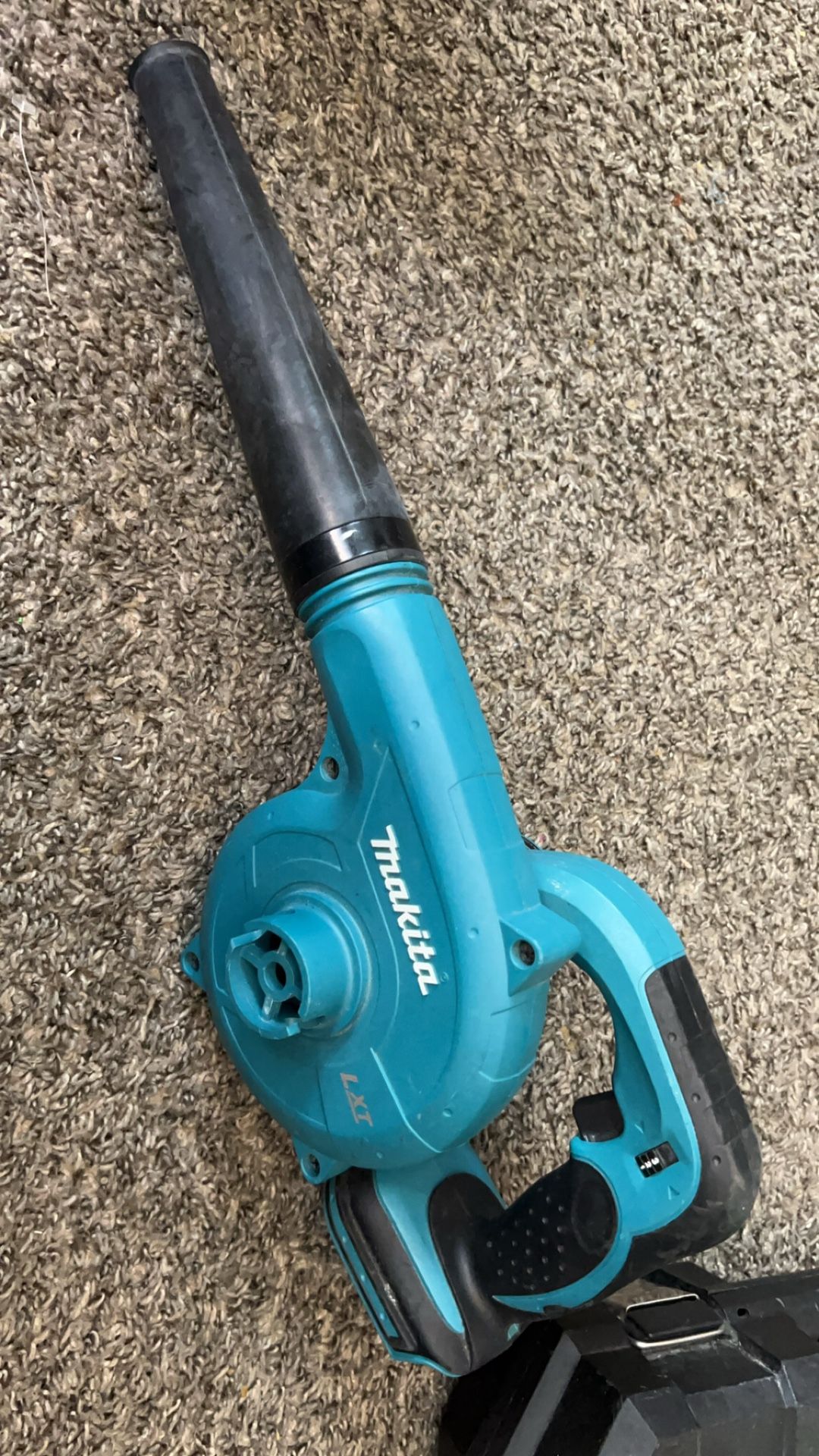 Makita DUB182Z 18V LXT® Lithium-Ion Cordless Blower, Tool Only