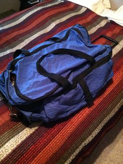Duffle bag with roller