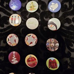 $1.00 - (15) Christmas Pins "Bundle Offer" - PICKUP  SATURDAY AT THE WOODLANDS IN MORROW COMMUNITY GARAGE SALE!