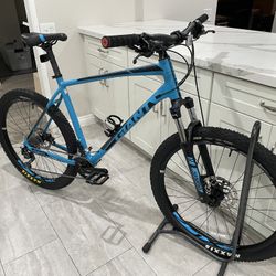 2020 Giant Talon 27.5er MTB Size LARGE 2x9 Speed 