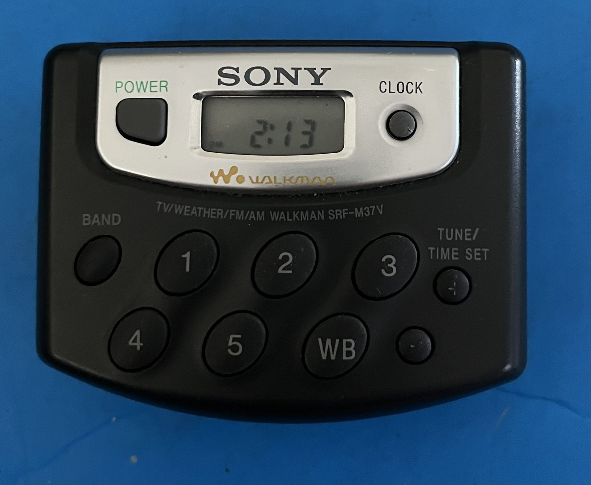 Excellent condition Sony Walkman Weather AM FM Radio SRF-M37V w/ new battery