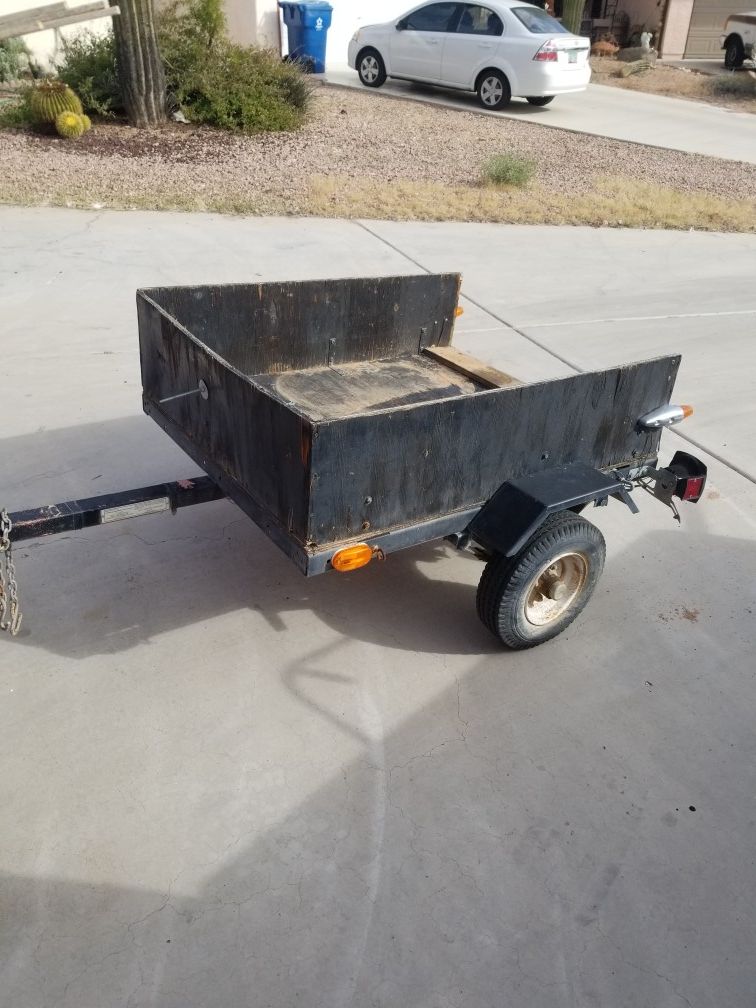 Small light weight trailer has good tires and working lights