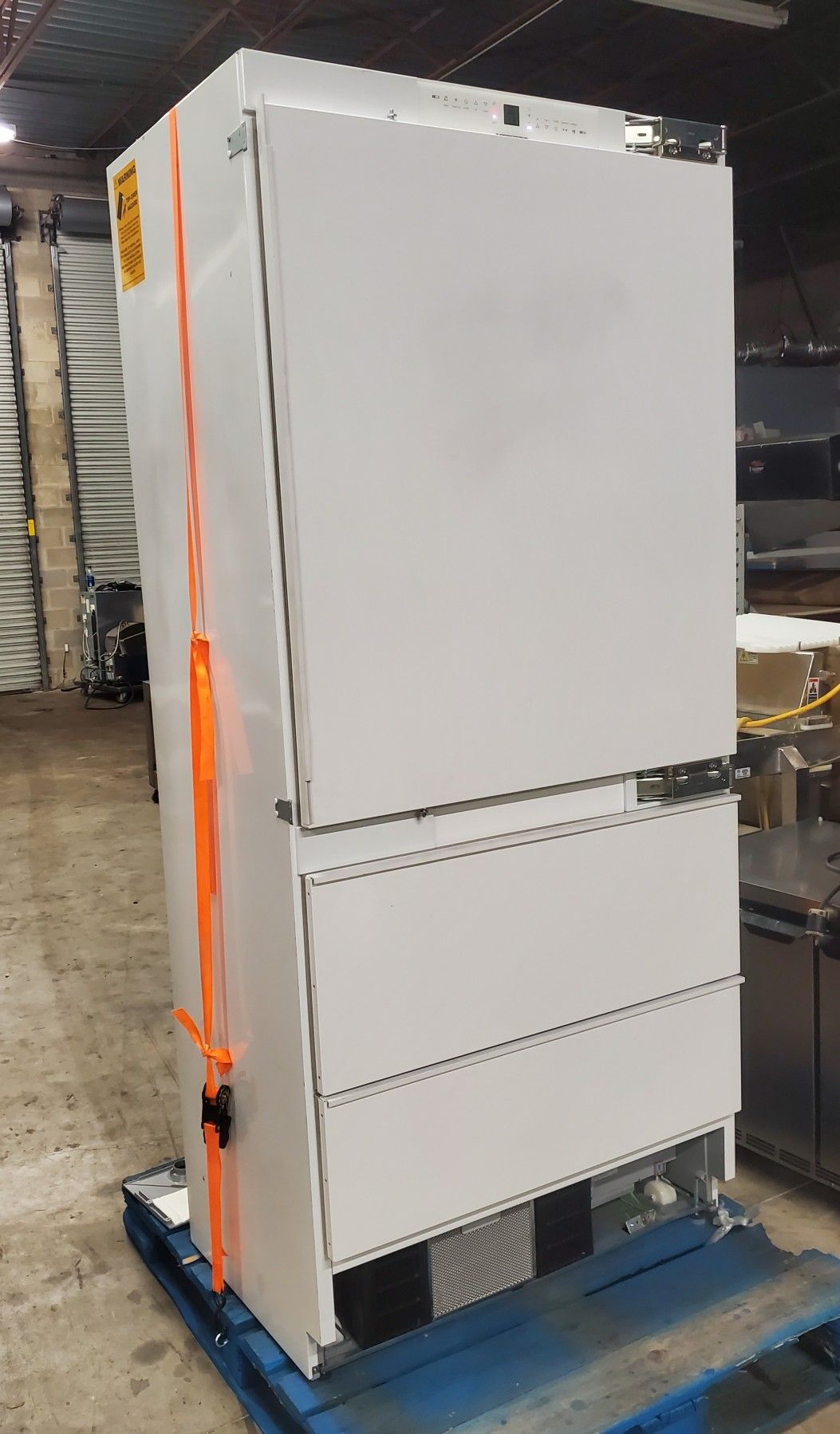 NEW LIEBHERR 36" Refrigerator HCB2060 Panel Ready Freezer on Bottom
