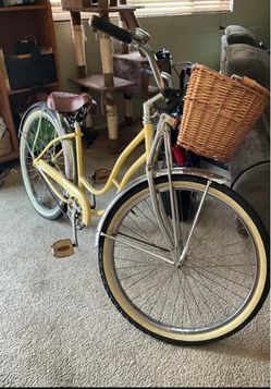 Vintage Schwinn women’s beach cruiser