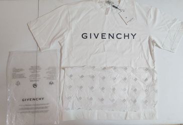 Givenchy tshirt  meduim  new with the tag