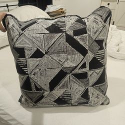 Set Of 4 Couch Pillows..new