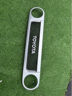 Toyota FJ Cruiser OEM front grille