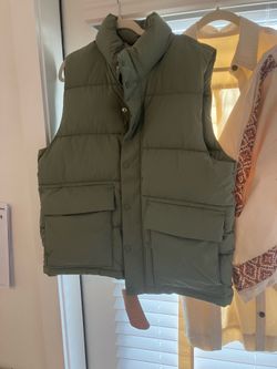 Unworn tags on Gap Men’s puffer vest