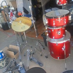 ludwig drums 3 foot peddles 2 new skins 9 symbols