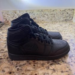 Nike Air Jordan 1 High Triple Black Sneakers