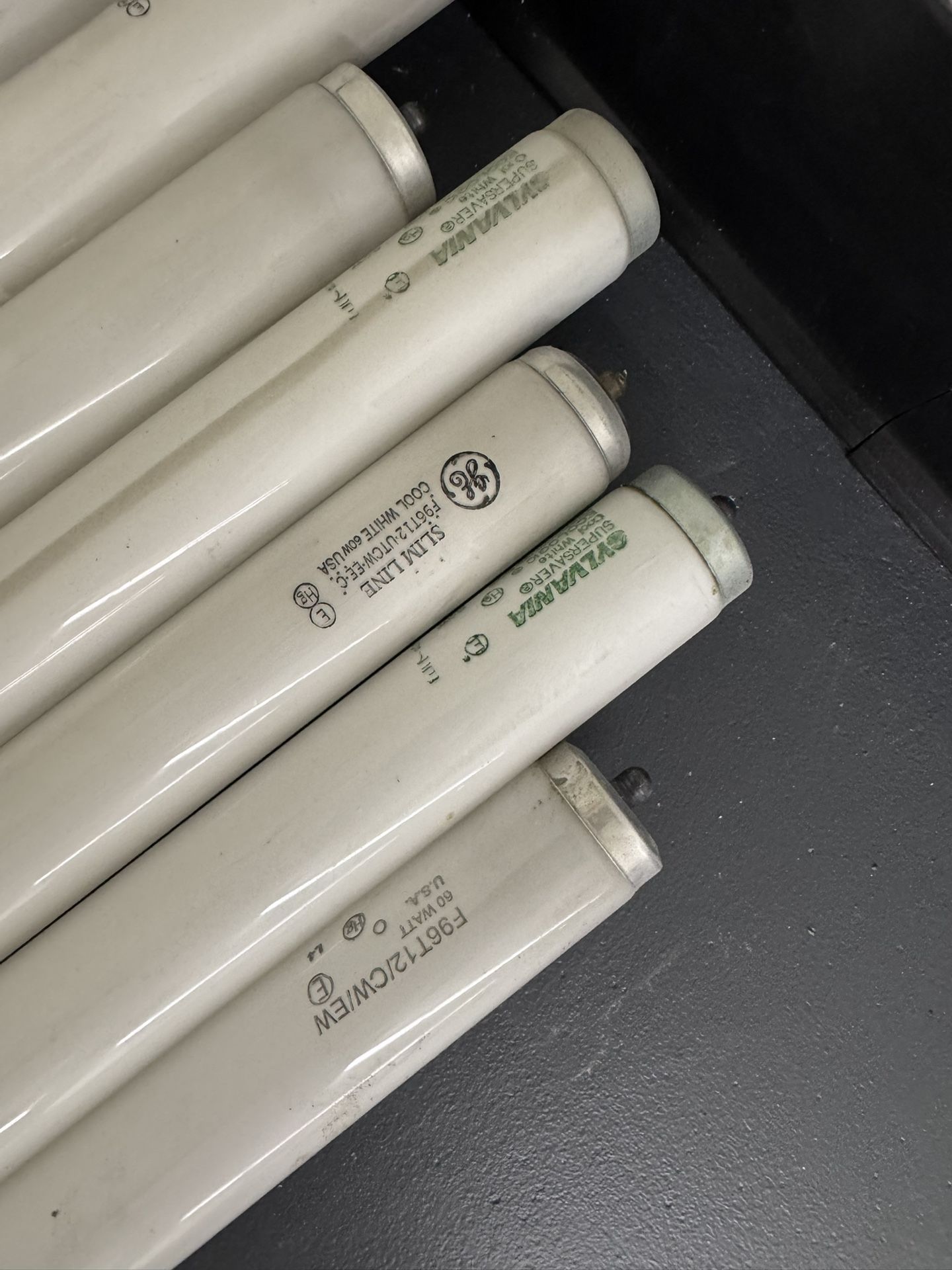 Light Bulbs 8ft F96 T 12 ( Single Pin )