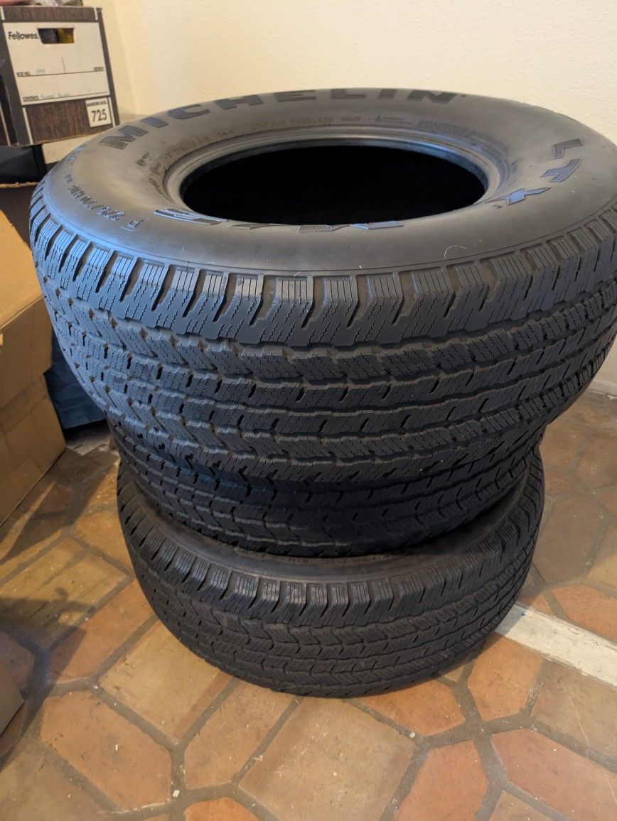 Michelin 275 /70 /16