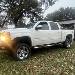 2008 Chevy Silverado Z71 4x4 - 187K Miles