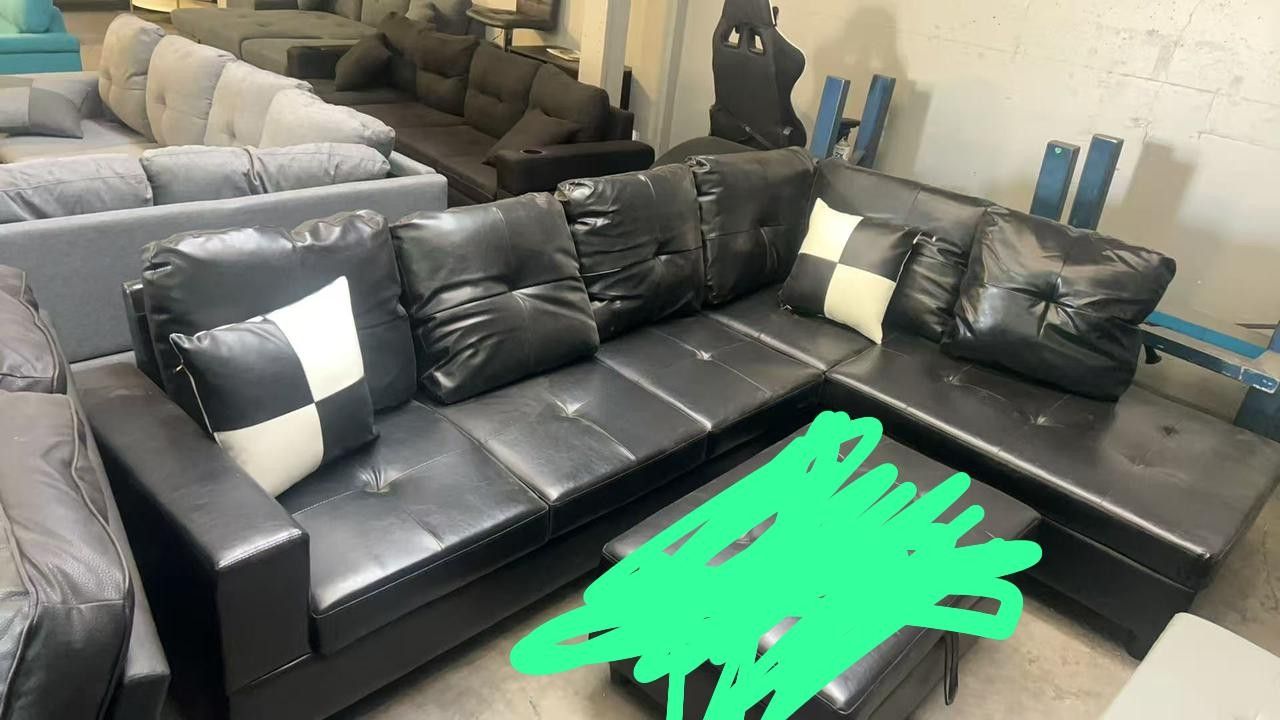 BRAND NEW SECTIONAL SOFA COUCH