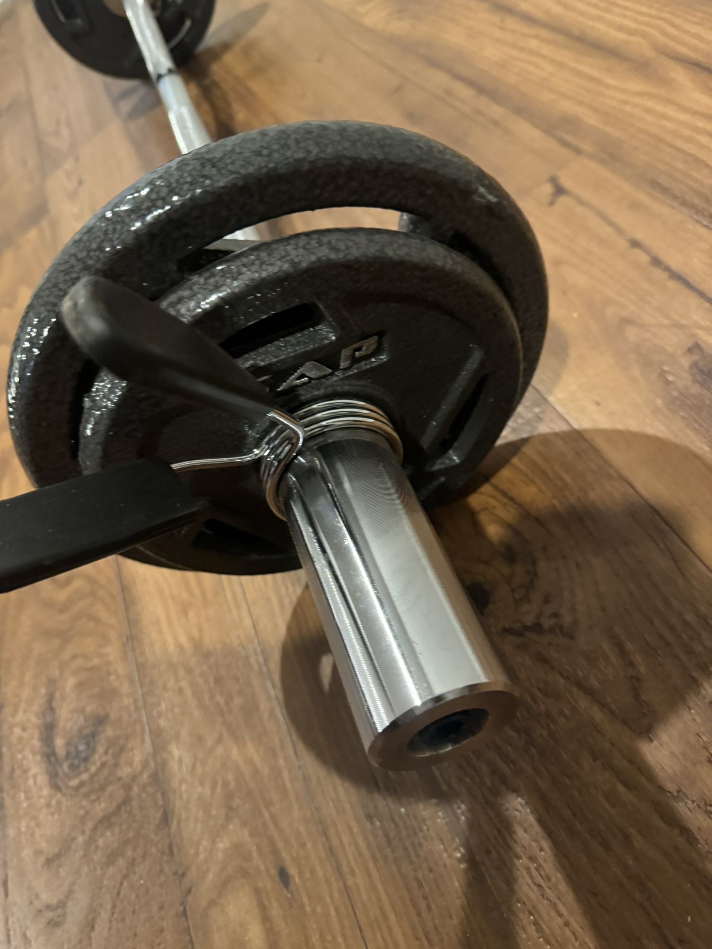 CURL BAR AND WEIGHTS 2 INCH 30 POUNDS