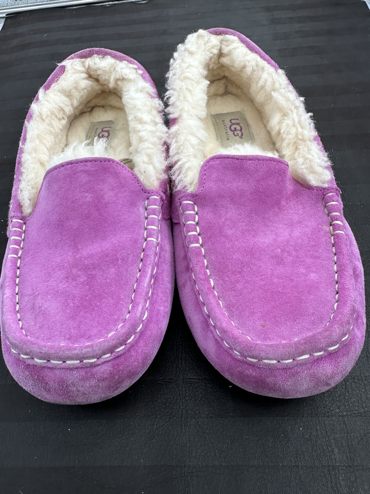 Ugg Leather Slippers Size 8