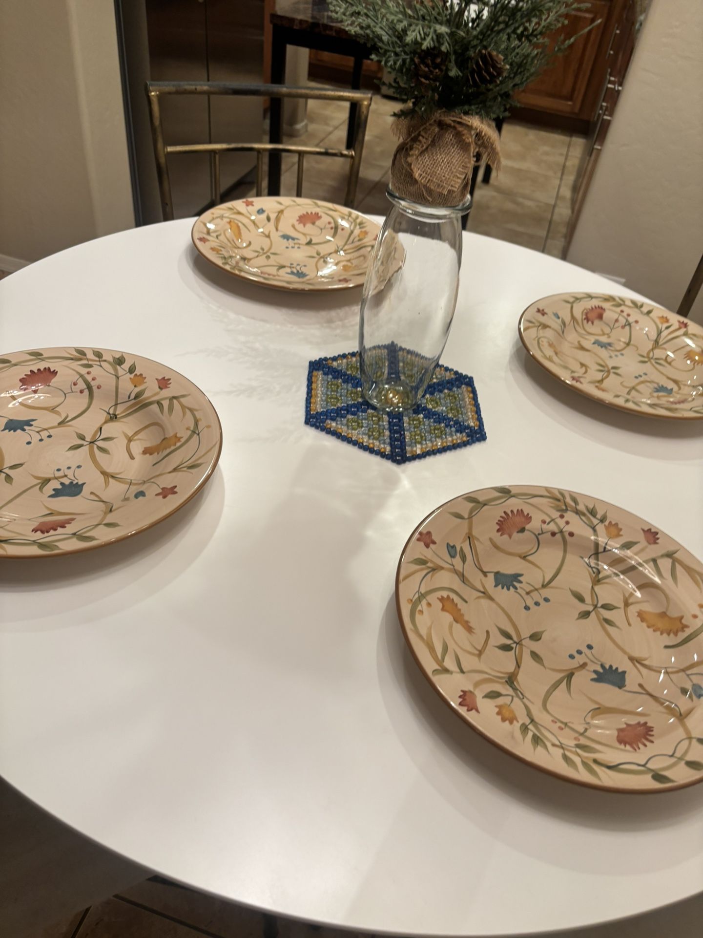 Round White Dining Table – Heavy & Sturdy