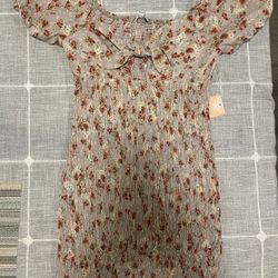 Brand New Flower Dress ( small )