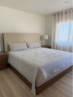 King Beige Fabric and Oak Finish Bedroom Set