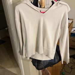 White Sweater Size Small