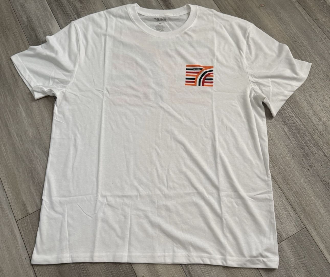 New XL 7-eleven White T-Shirt with Striped Logo Design