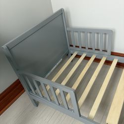Toddler bed
