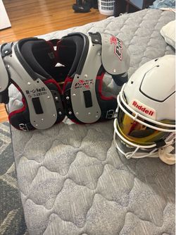 Riddell Football Helmet and Shoulder Pads Set
