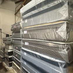 Queen size mattress pillow top 12”.      New mattress.     We offer same day delivery