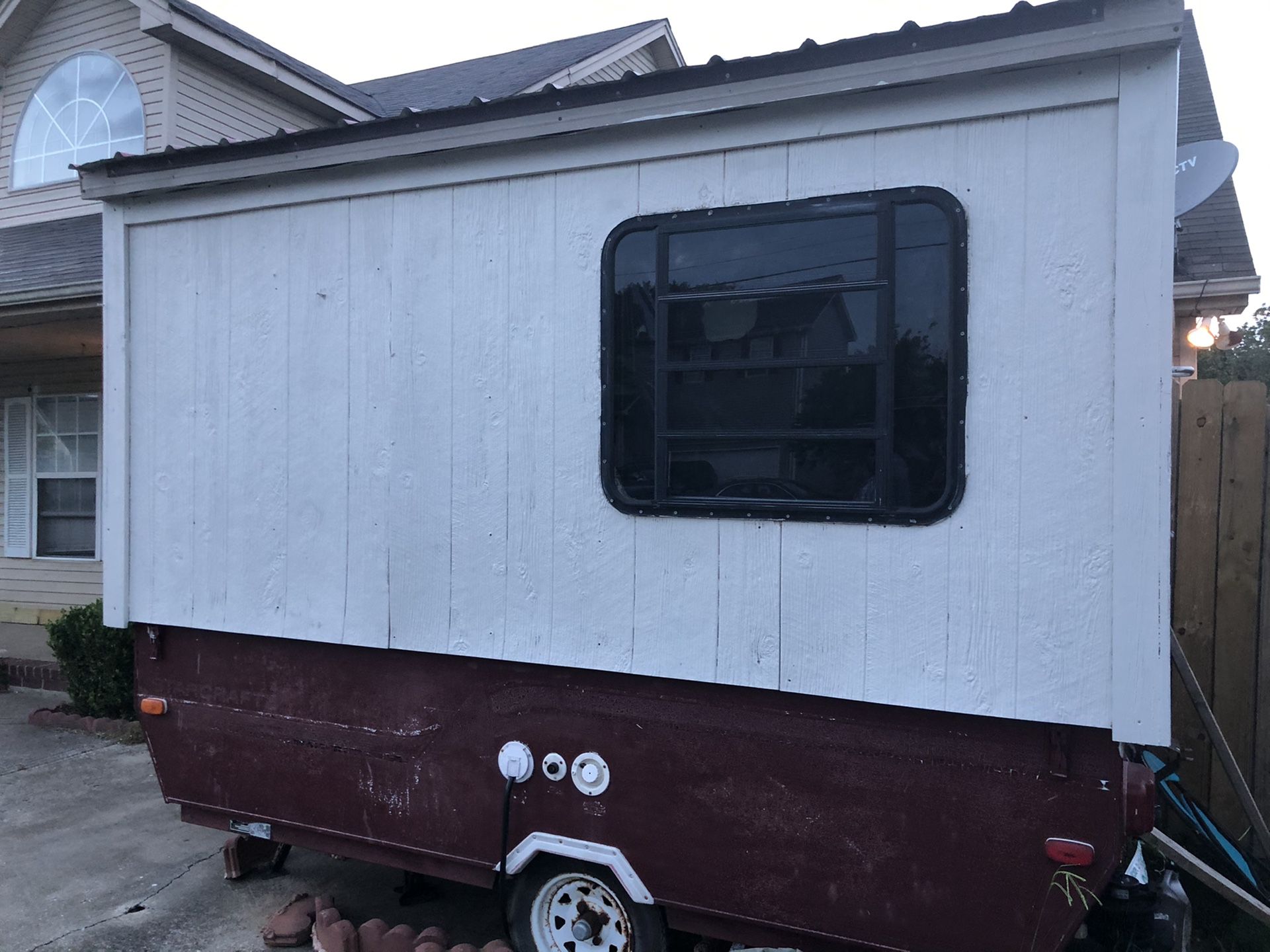 This is a very solid trailer it’s currently being used as a storage inside it is complete I’m getting the stuff out now For catering truck for camper