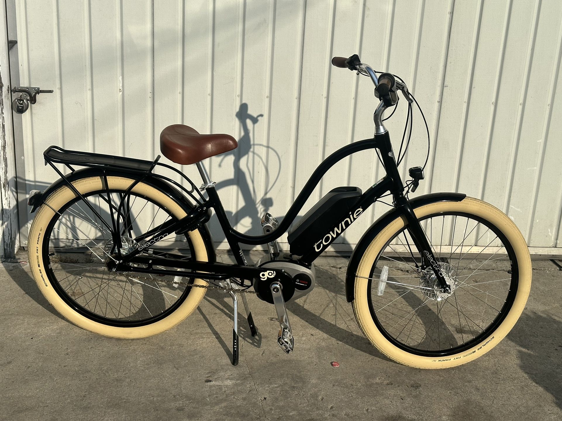 Electra Townie Go 8i With Bosch Mid Drive Peddle Assist With 4 Modes Of Assist,color Matched Fenders,abus Cafe Lock,front And Rear Lights 338 Miles