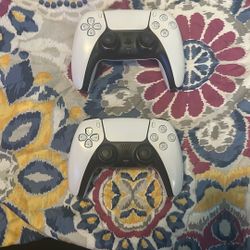 2 White PS5 controllers 