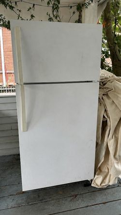 Kenmore Top Freezer Refrigerator 18 Cu ft