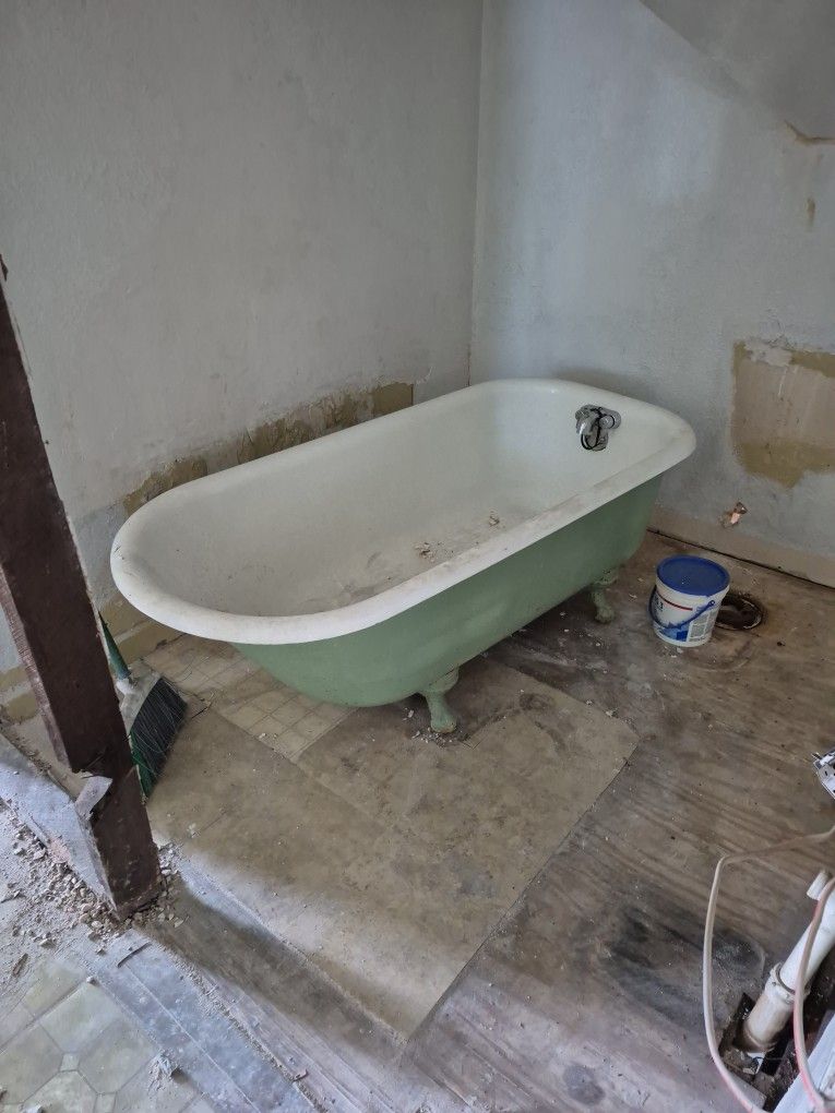 Claw Foot Tub 5 Ft Long 22 Inch High