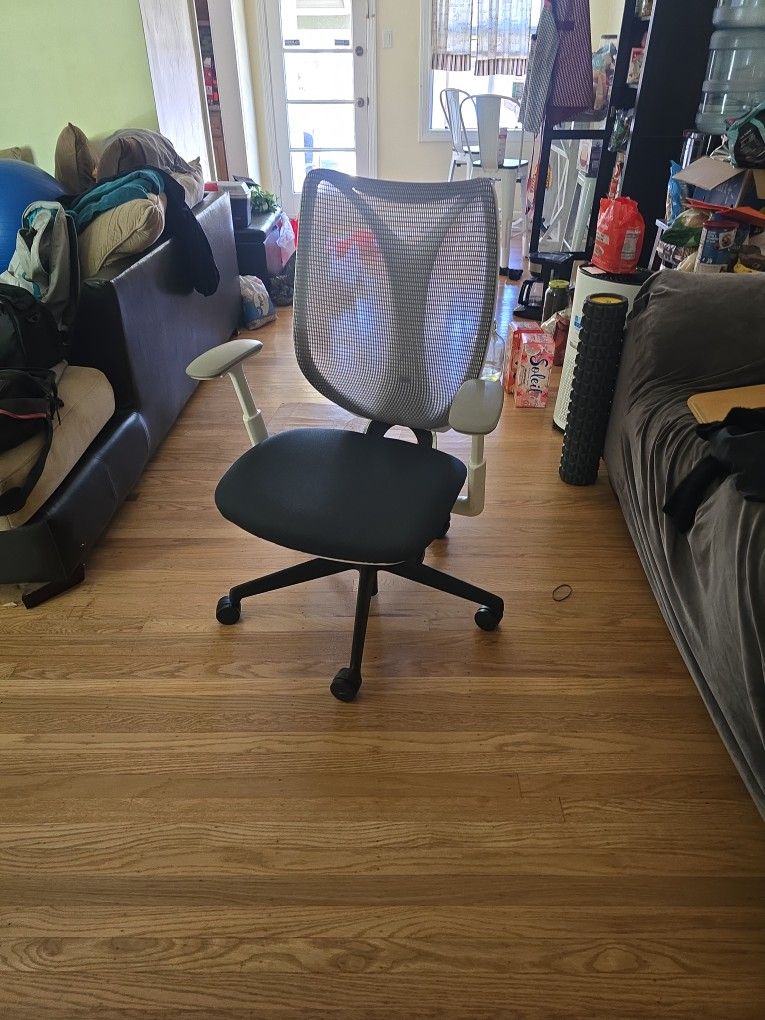 Sabrina Syncro Tilt Task chair.
