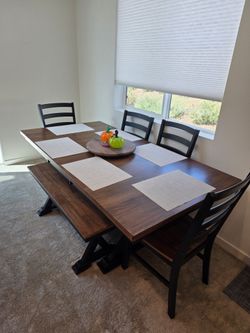 !NEGOTIABLE! Farmhouse Dining Table  6 person capacity collapsible